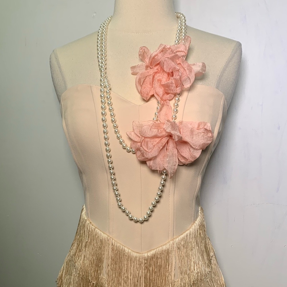 NWT Faux Pearl layer Necklace with fabric flowers